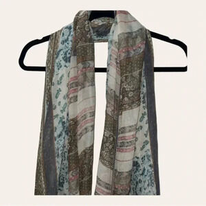 0507. NWT Maurices Fashion Scarf •‎ Patchwork Floral/Striped Print • Pink & Blue